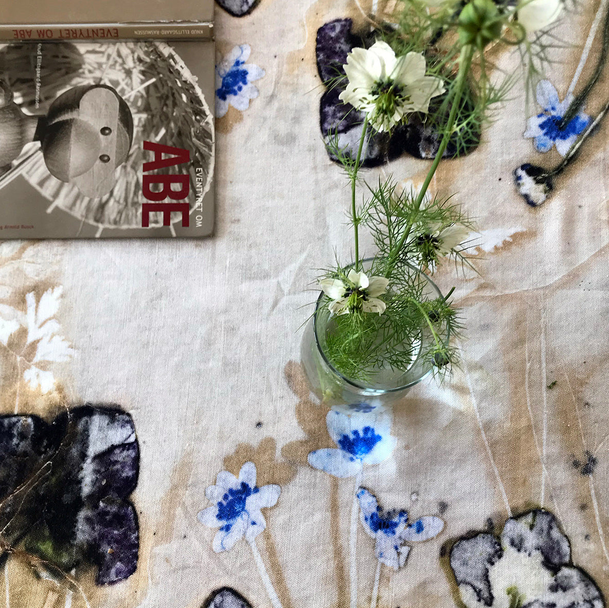 Dug med Blue Windflower